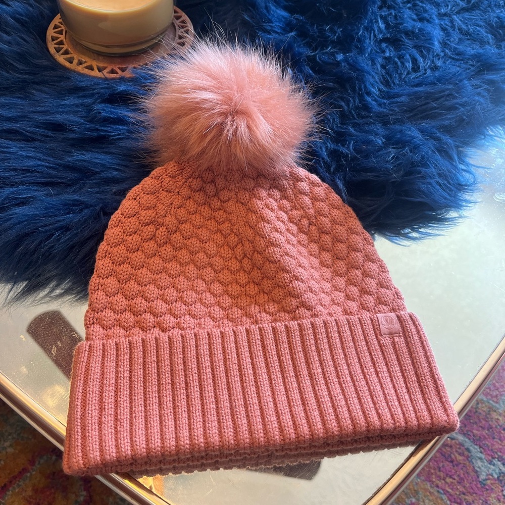 Lululemon Bubble Knit Pom Beanie